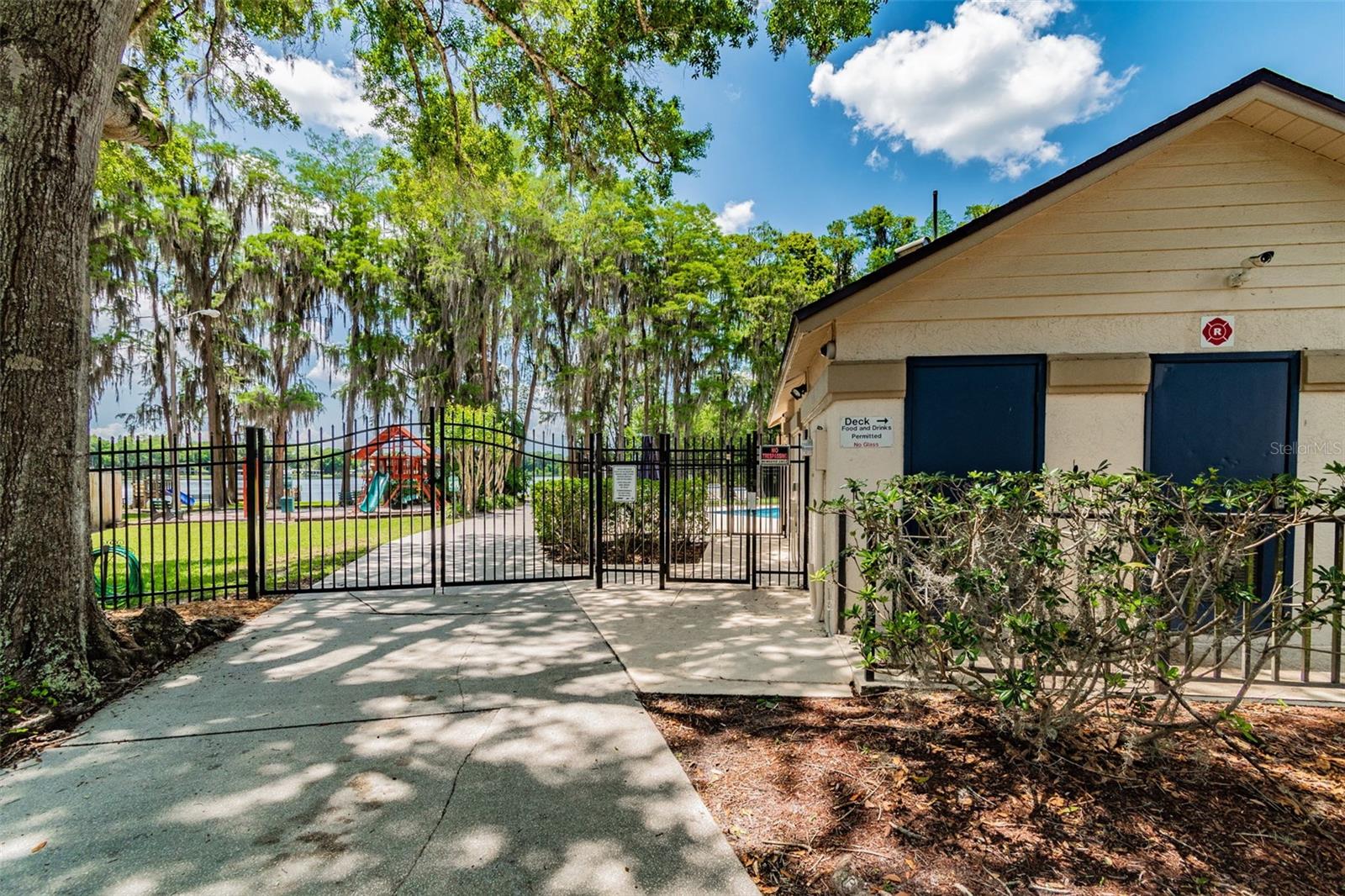 LE CLARE SHORES - Residential Lease