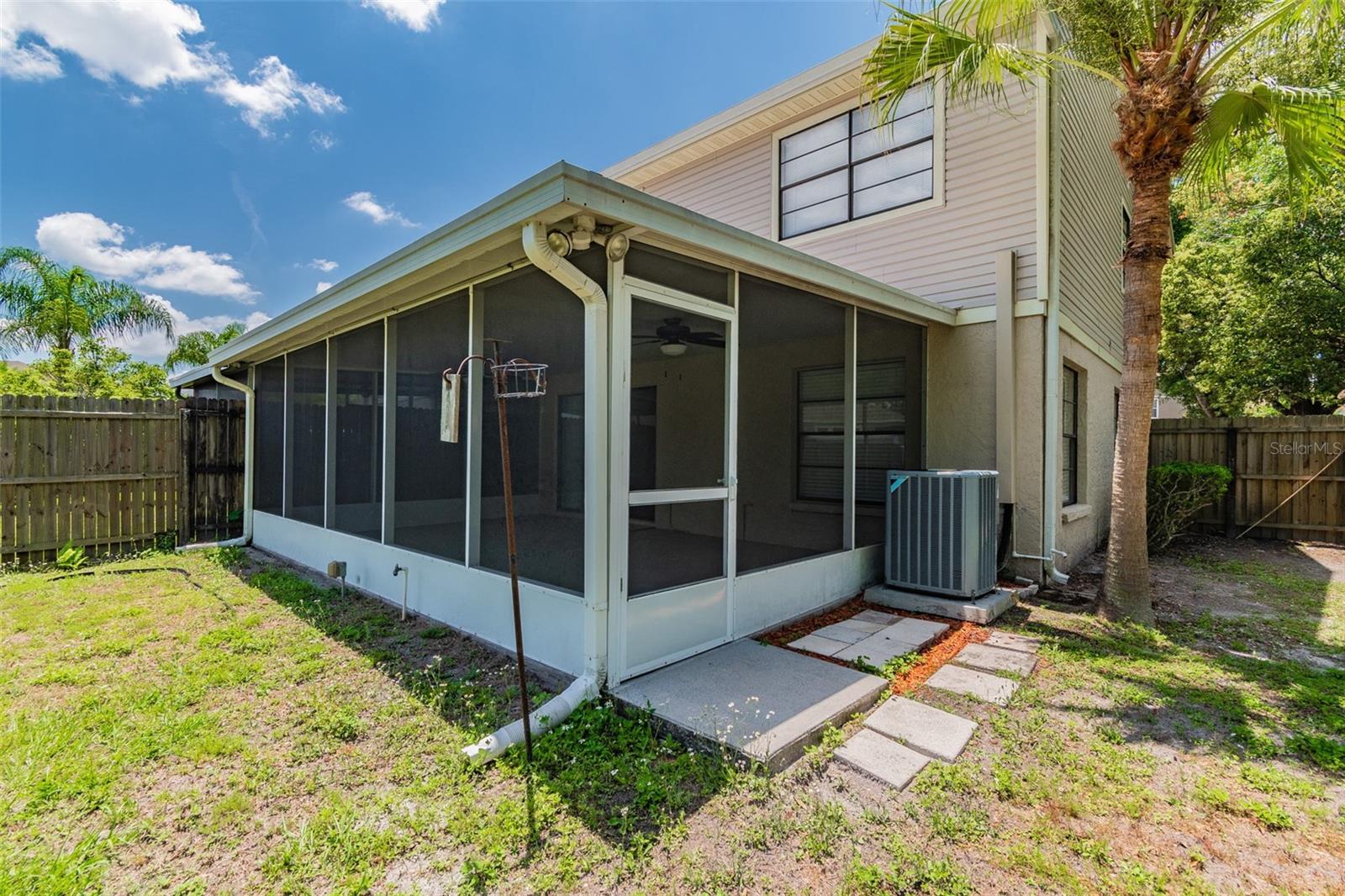LE CLARE SHORES - Residential Lease