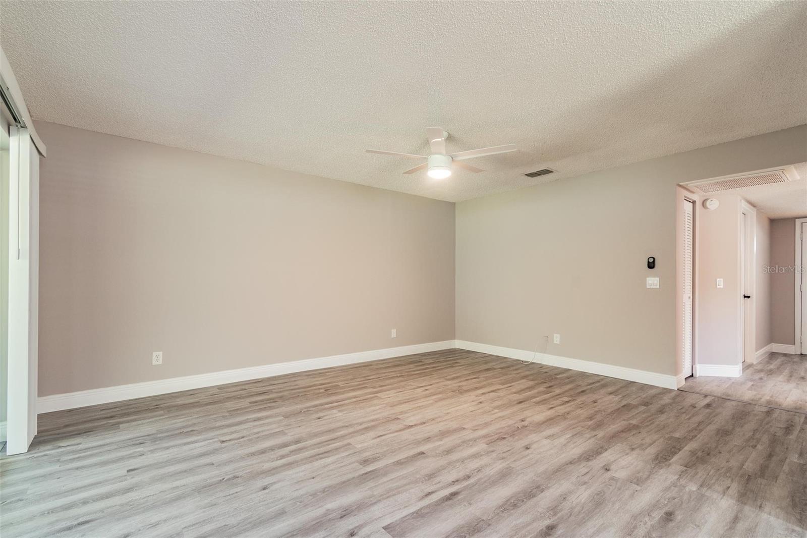 LE CLARE SHORES - Residential Lease
