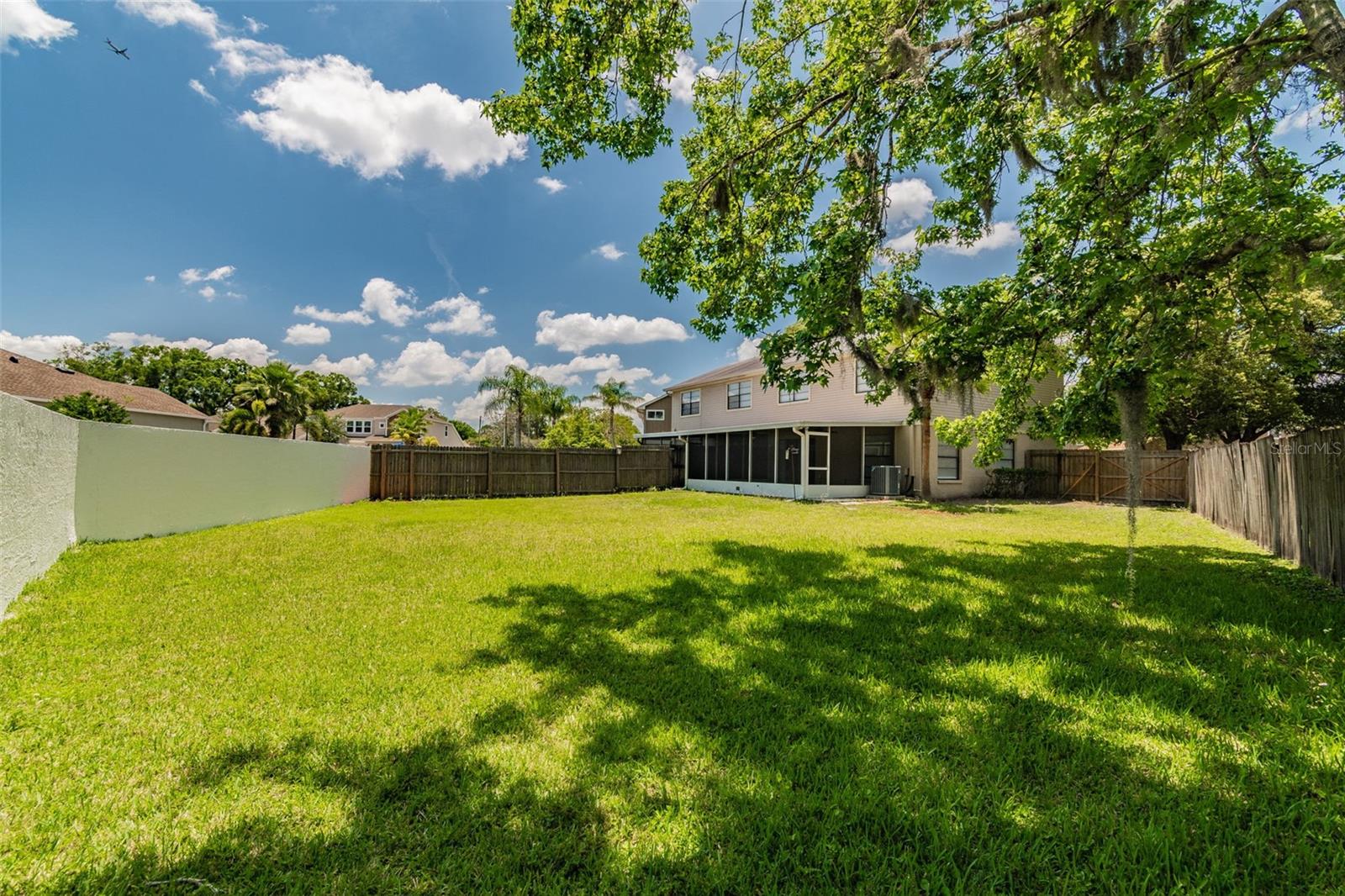 LE CLARE SHORES - Residential Lease