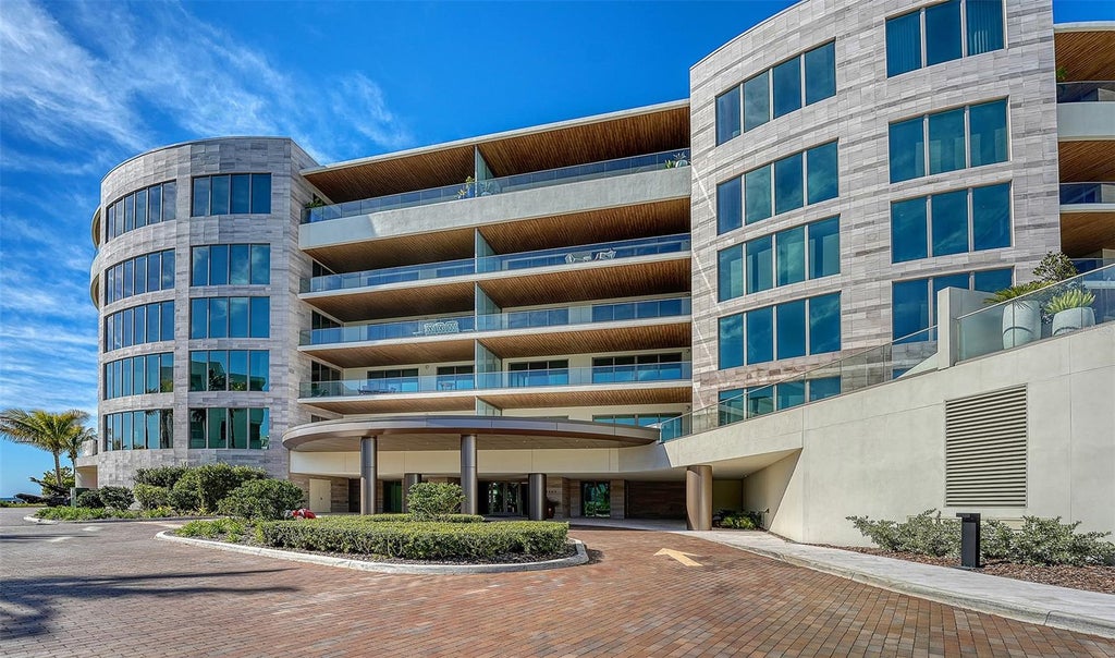 Photo of 1561 Gulf Of Mexico Drive #404, Longboat Key, FL 34228 (MLS # A4684683)