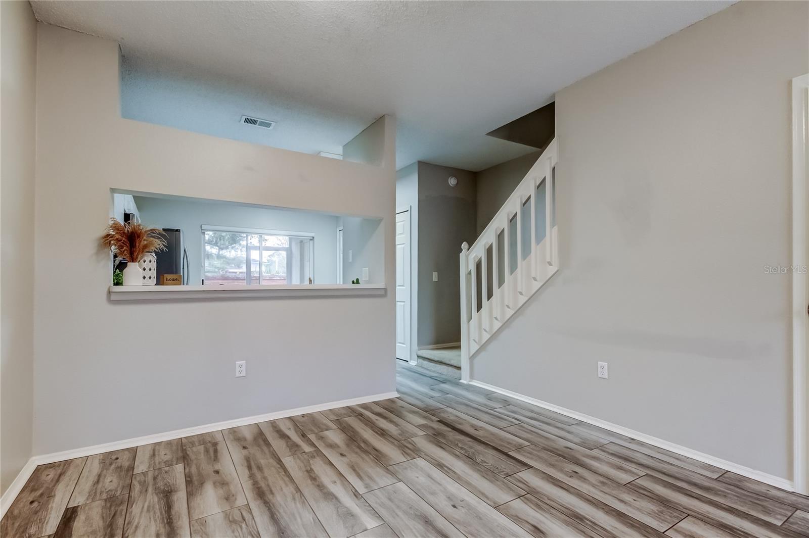 BERKELEY SQUARE - Residential