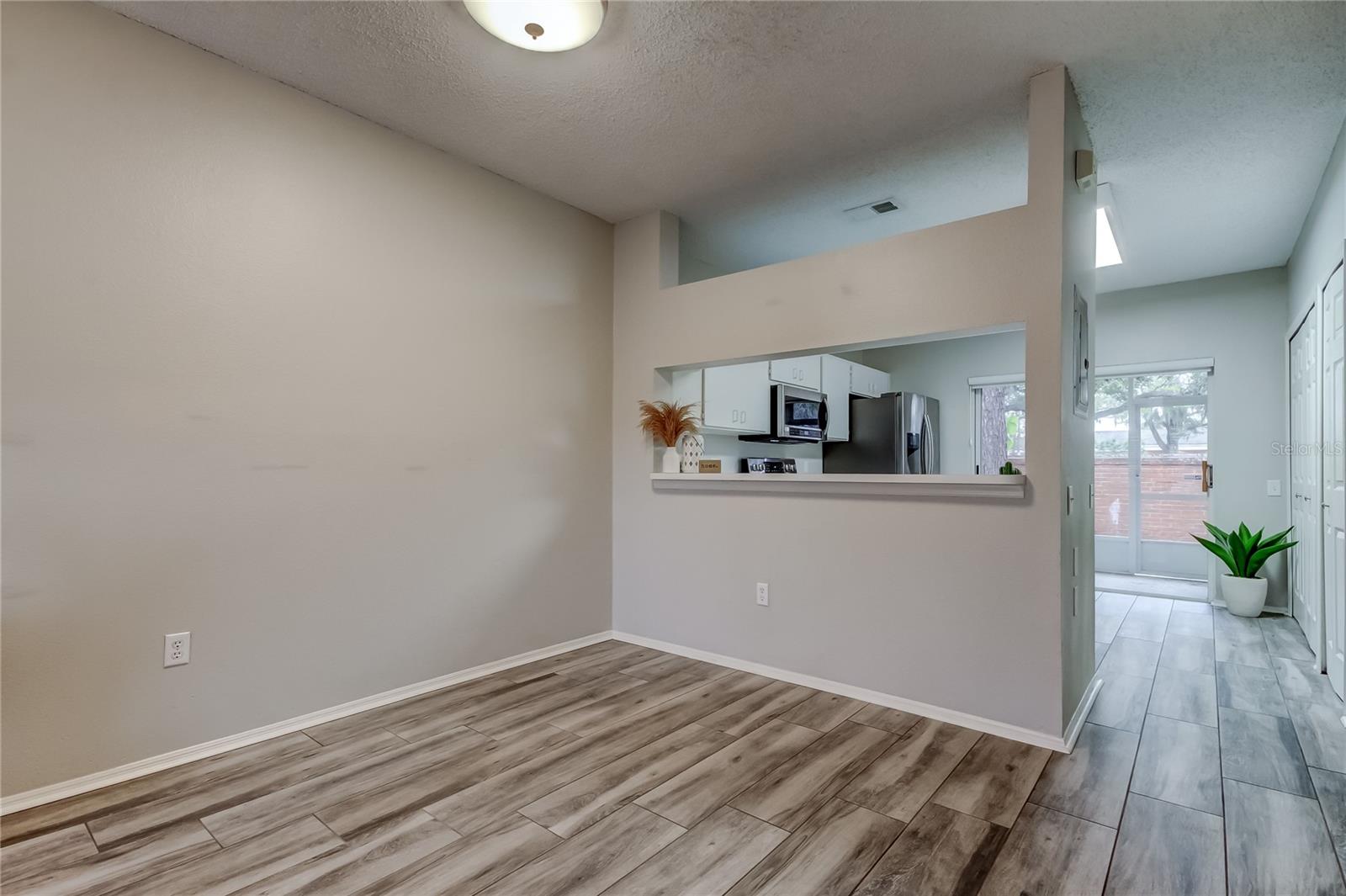 BERKELEY SQUARE - Residential