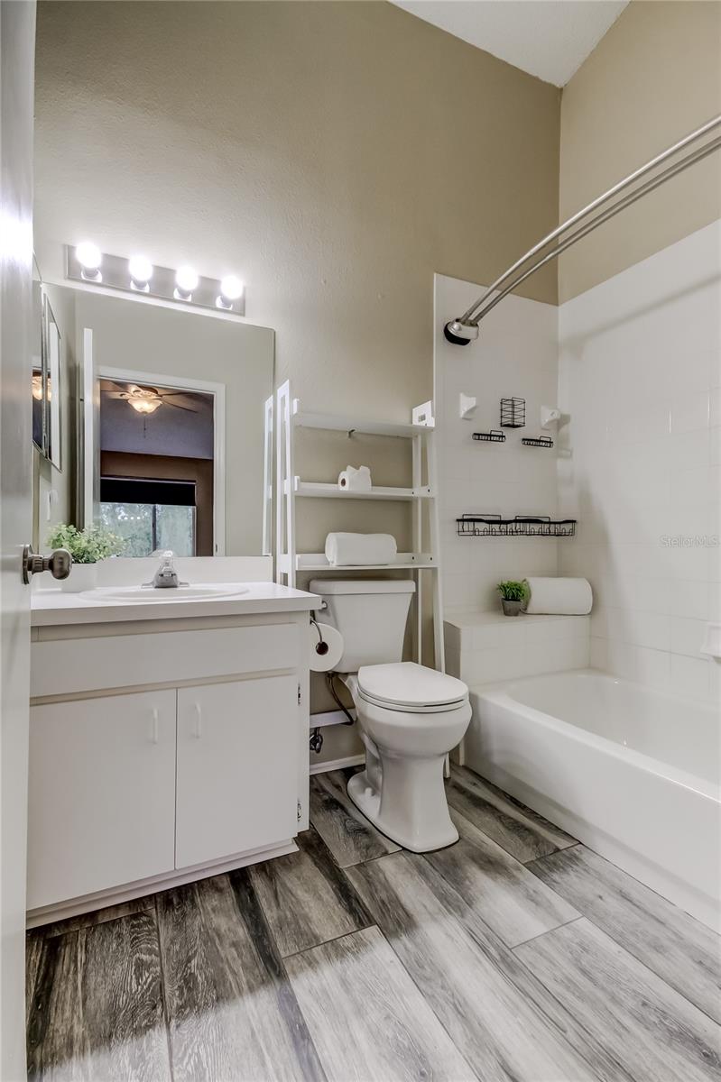 BERKELEY SQUARE - Residential