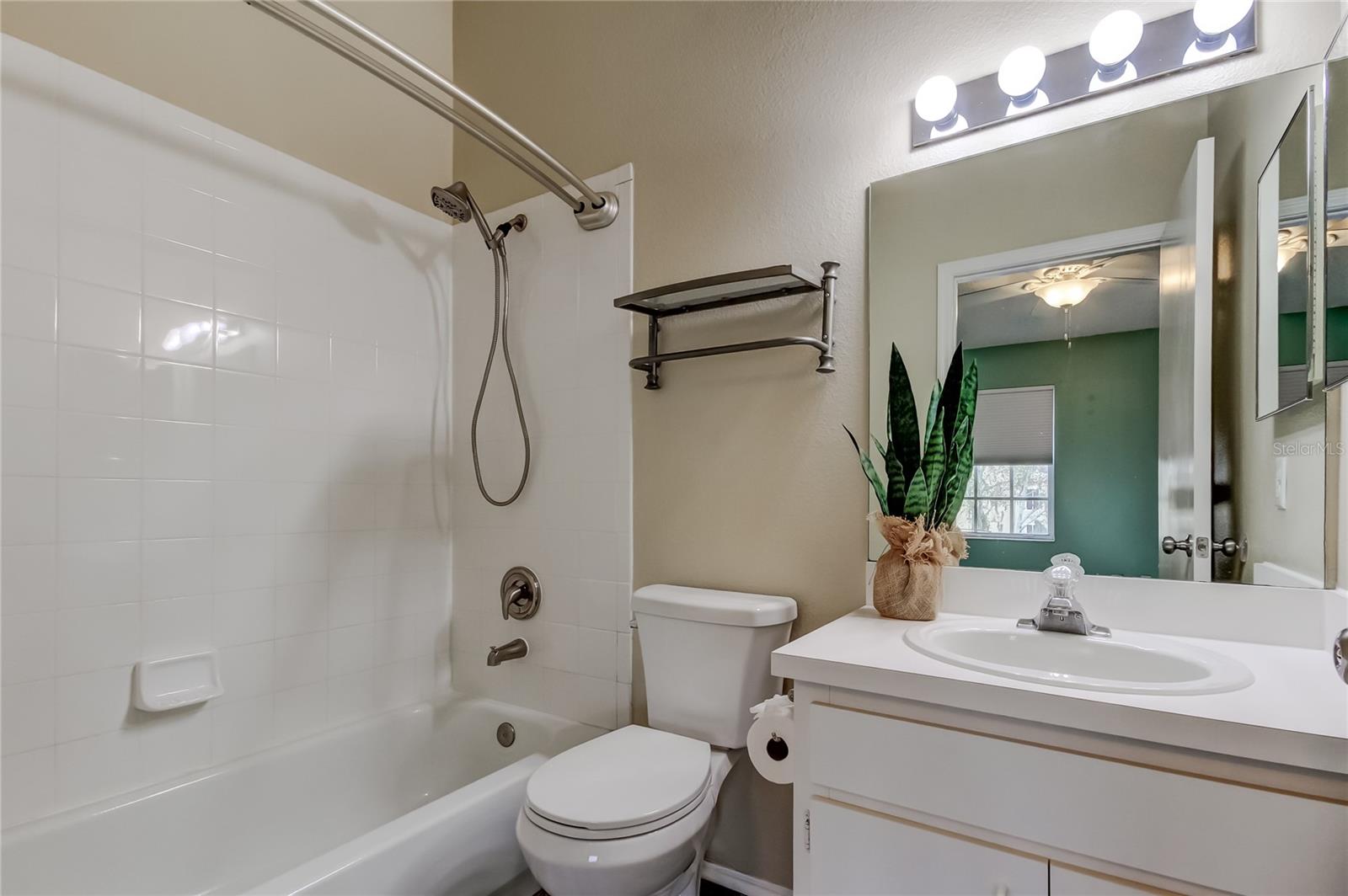 BERKELEY SQUARE - Residential