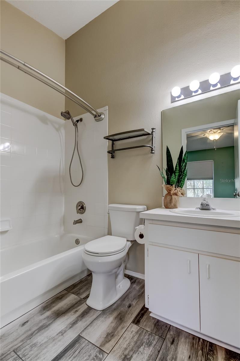 BERKELEY SQUARE - Residential