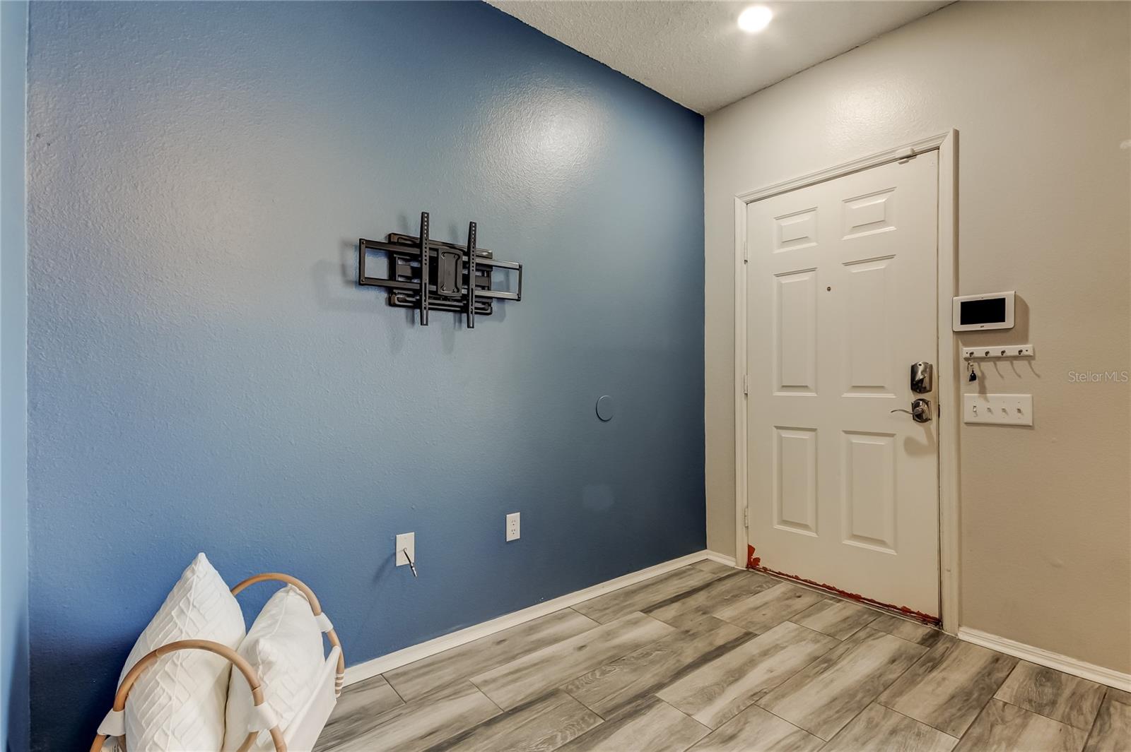 BERKELEY SQUARE - Residential