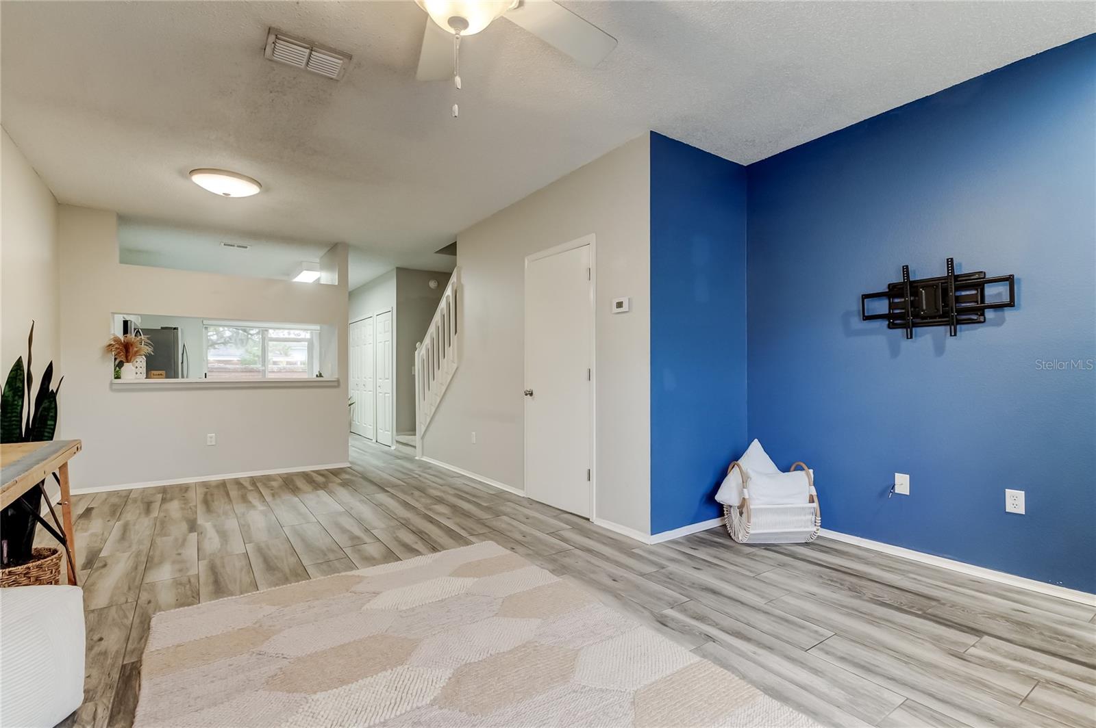 BERKELEY SQUARE - Residential