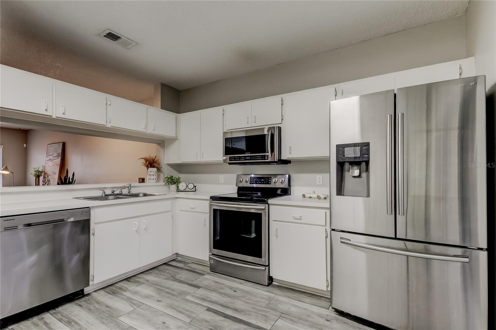 BERKELEY SQUARE - Residential