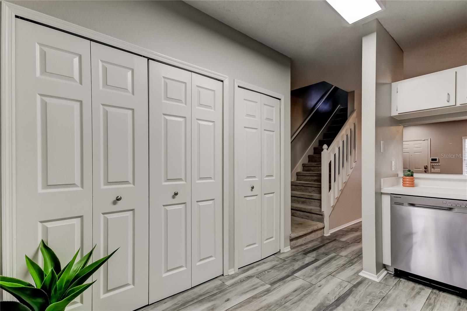 BERKELEY SQUARE - Residential