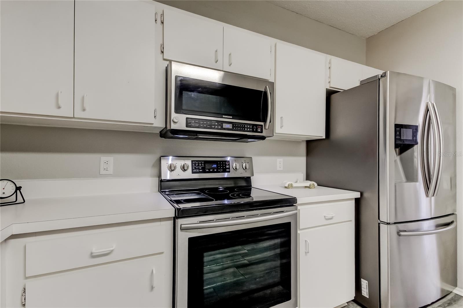 BERKELEY SQUARE - Residential