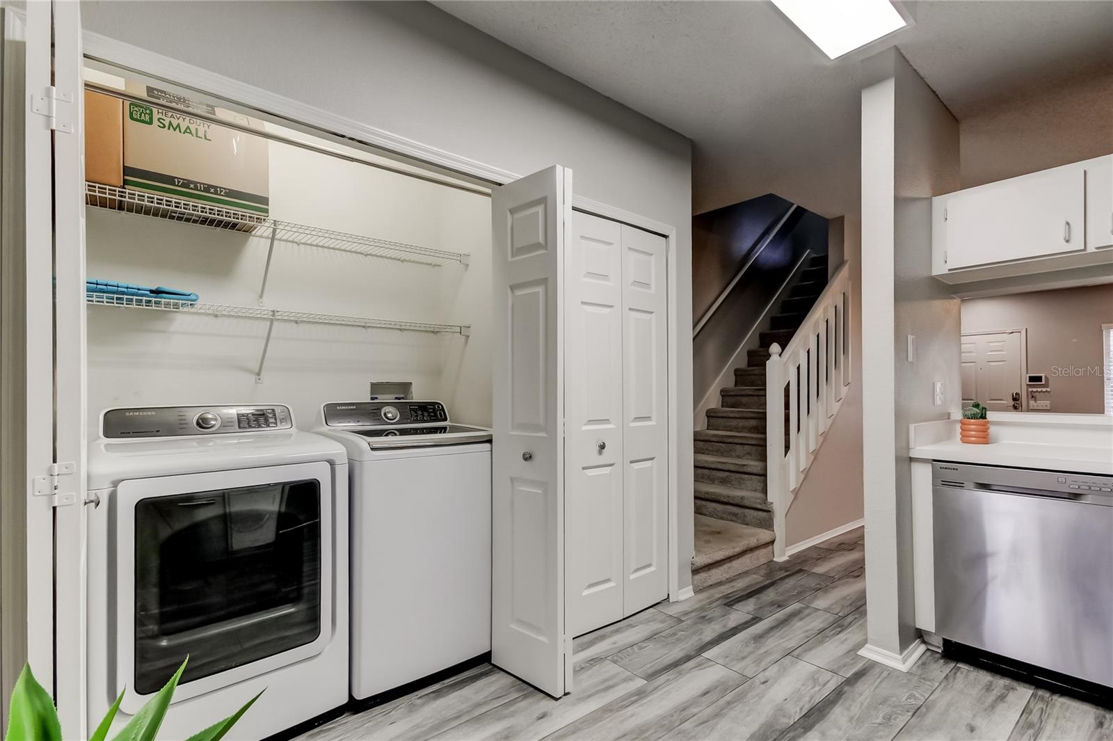 BERKELEY SQUARE - Residential