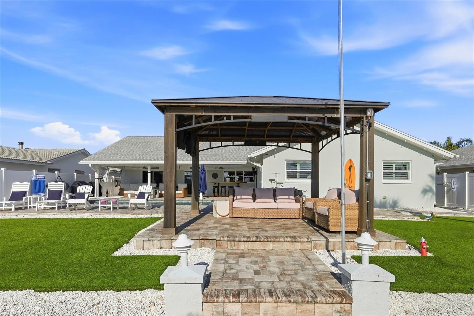 THREE PALMS POINT - Residential