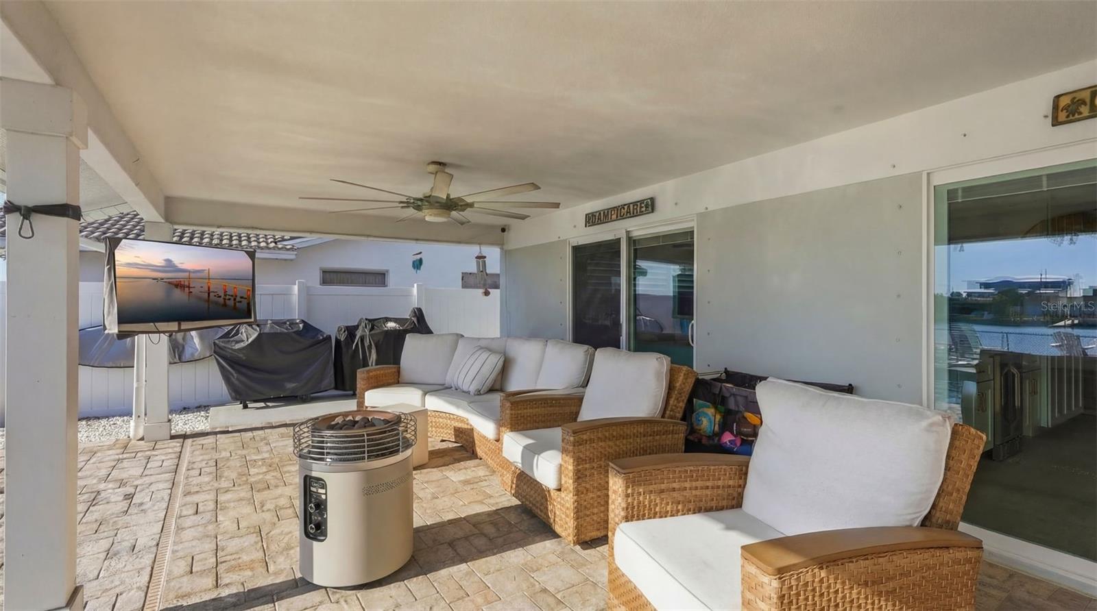 THREE PALMS POINT - Residential