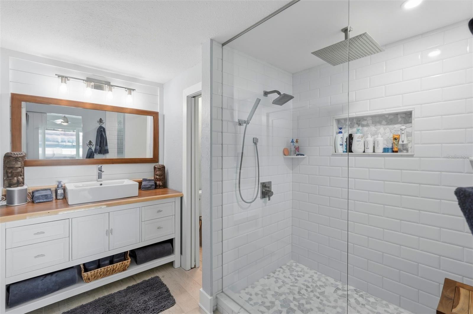 THREE PALMS POINT - Residential