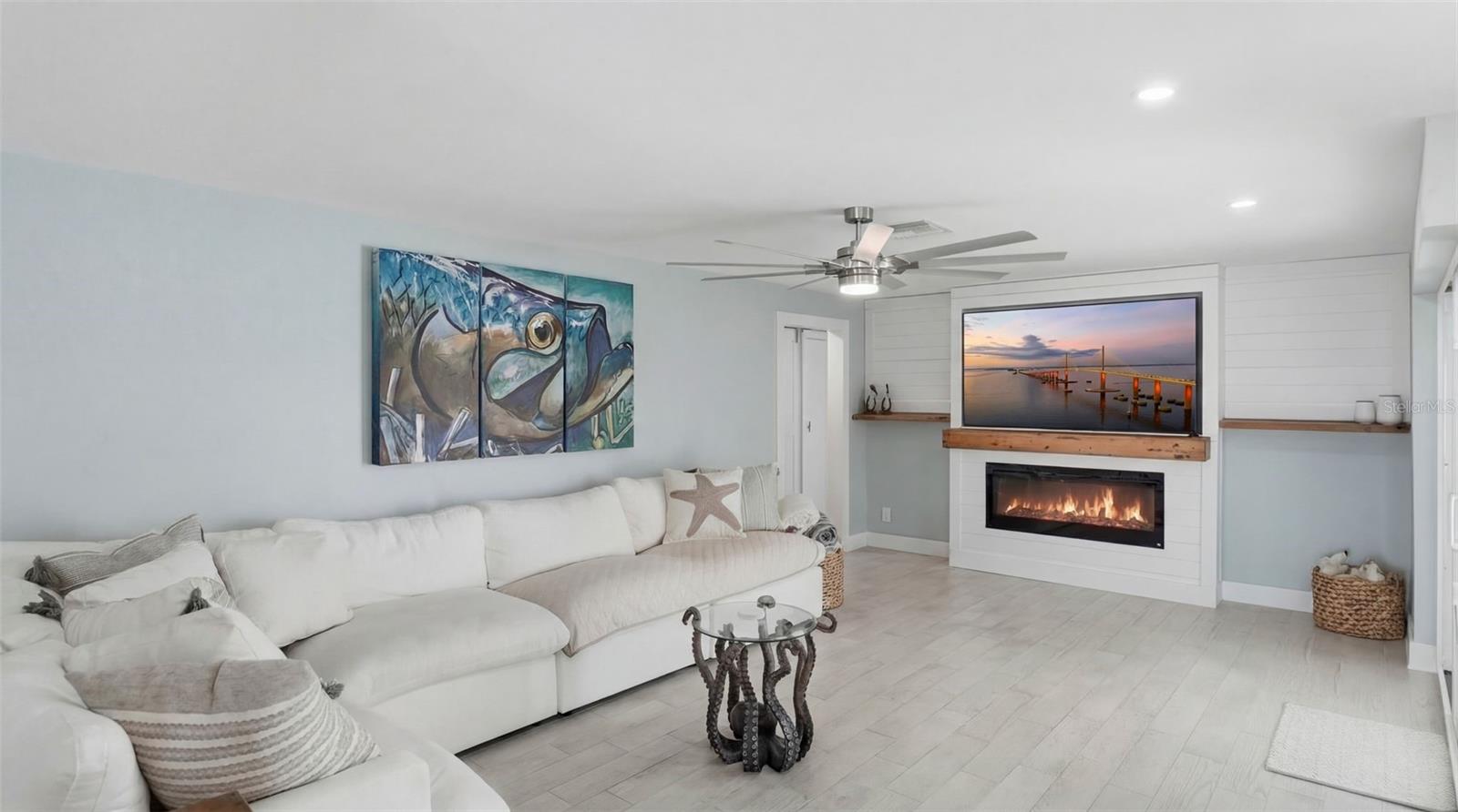 THREE PALMS POINT - Residential