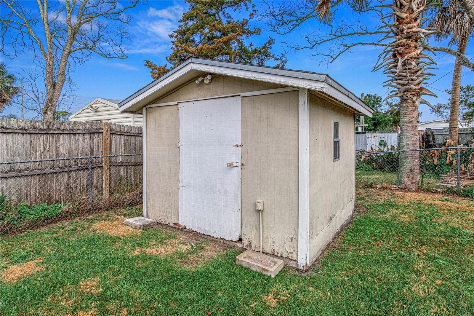 TROPICAL MOBILE HOME VILLAGE - Residential