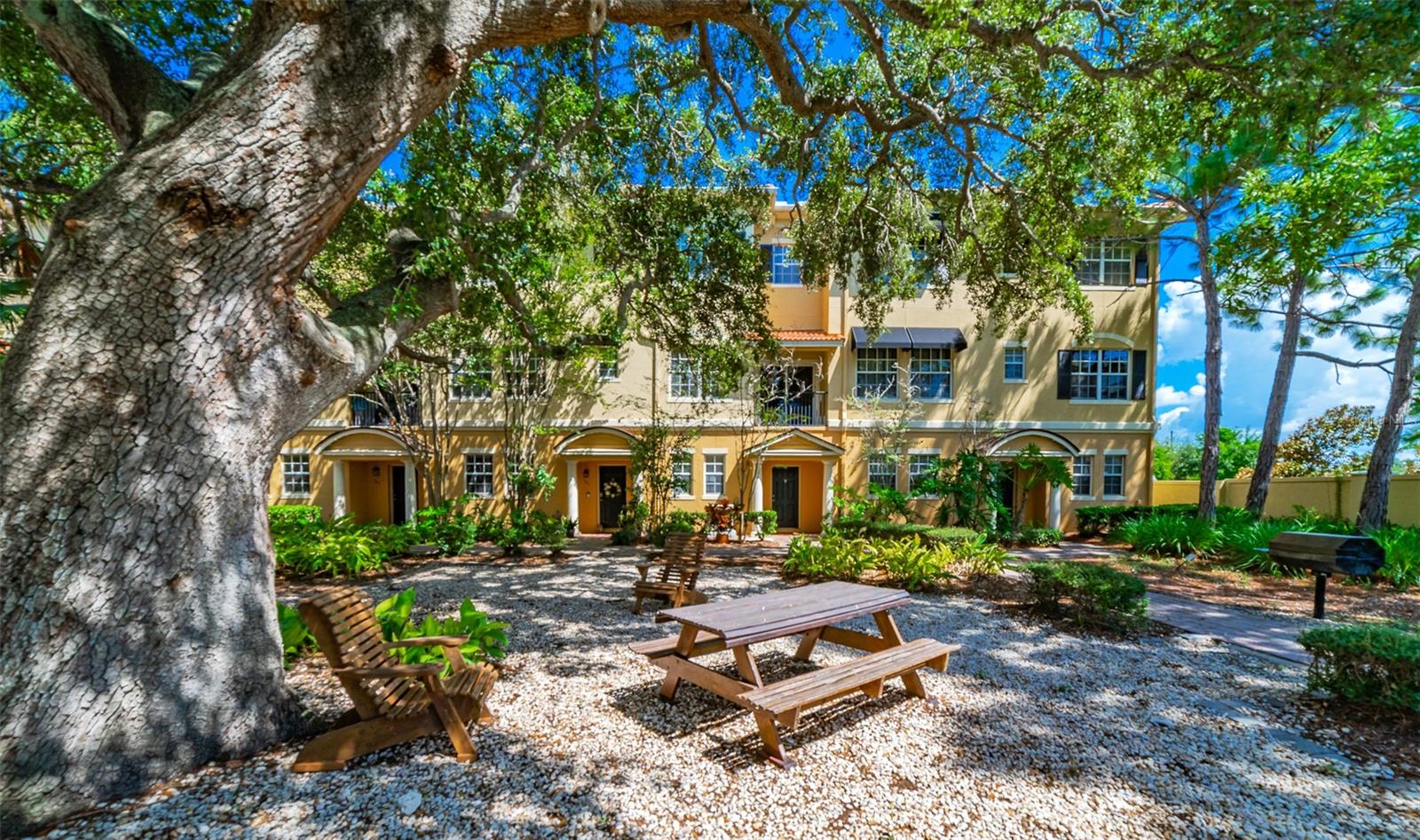 MURPHYS PLACE - Residential Lease