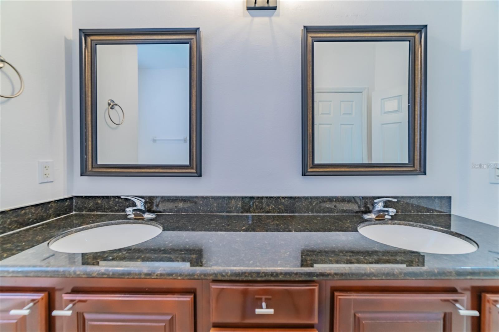 MURPHYS PLACE - Residential Lease