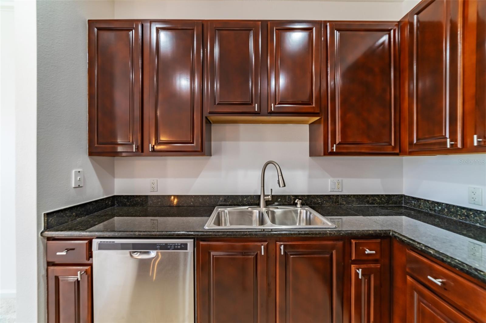 MURPHYS PLACE - Residential Lease