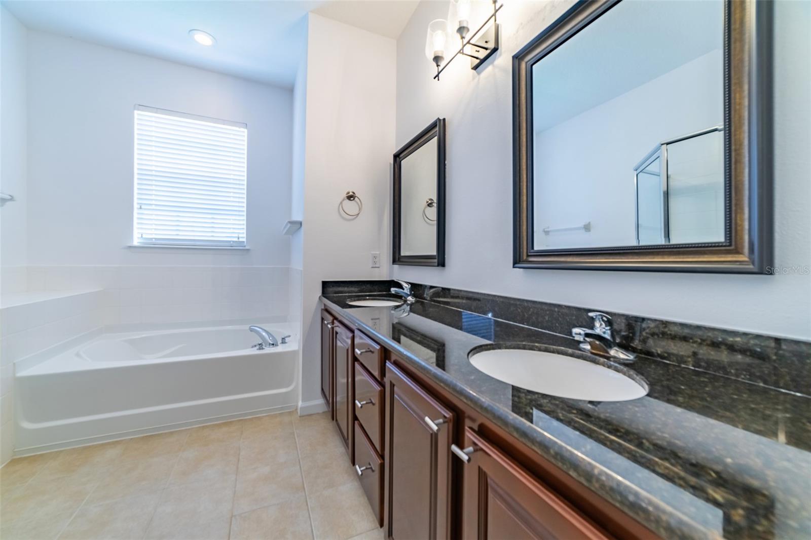 MURPHYS PLACE - Residential Lease