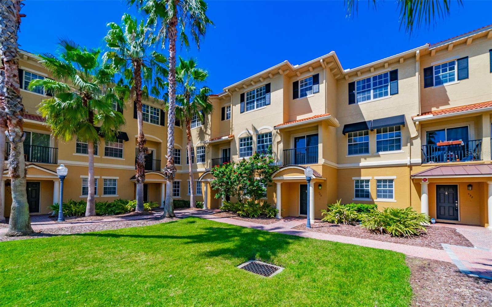 MURPHYS PLACE - Residential Lease