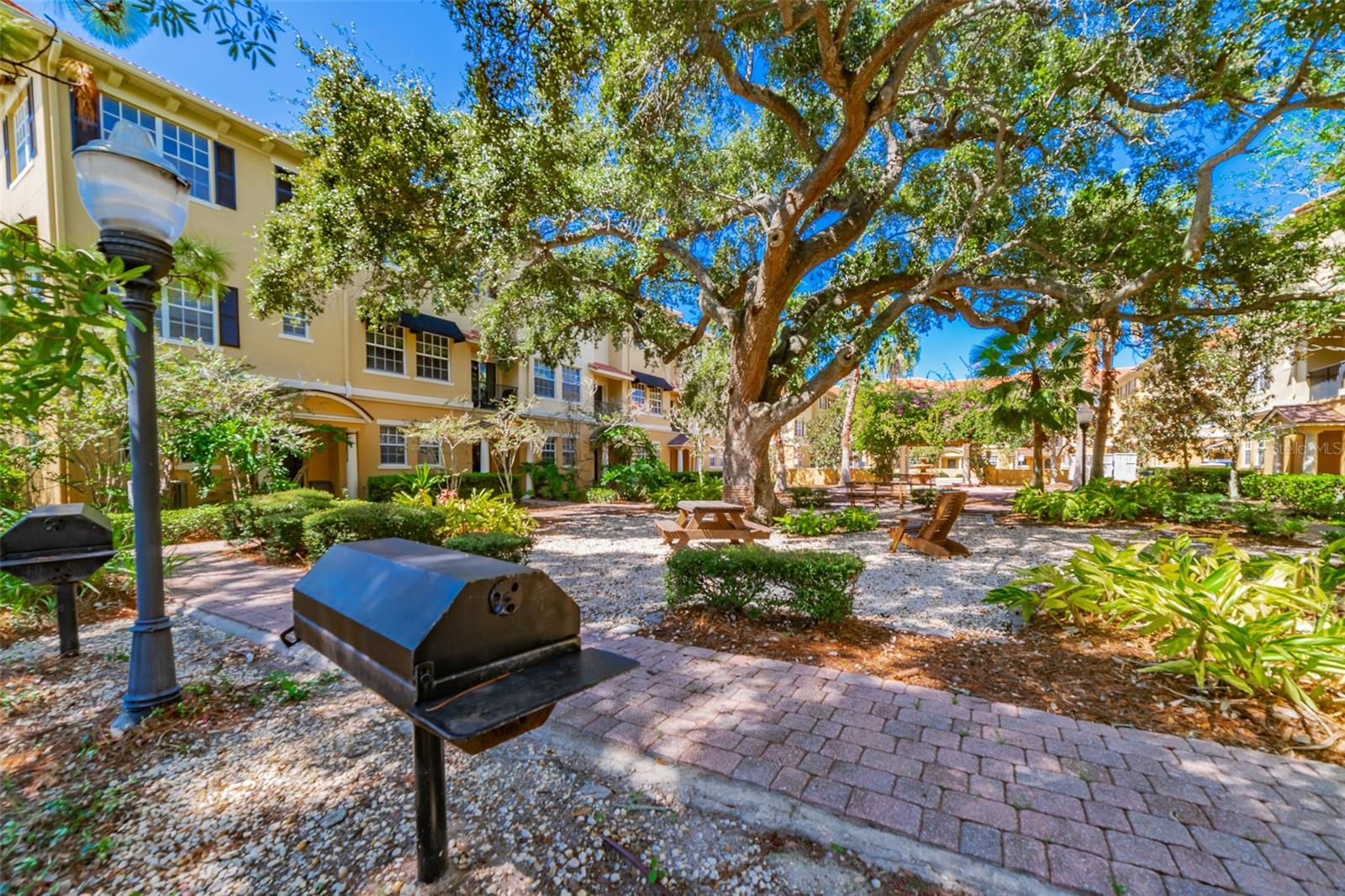 MURPHYS PLACE - Residential Lease