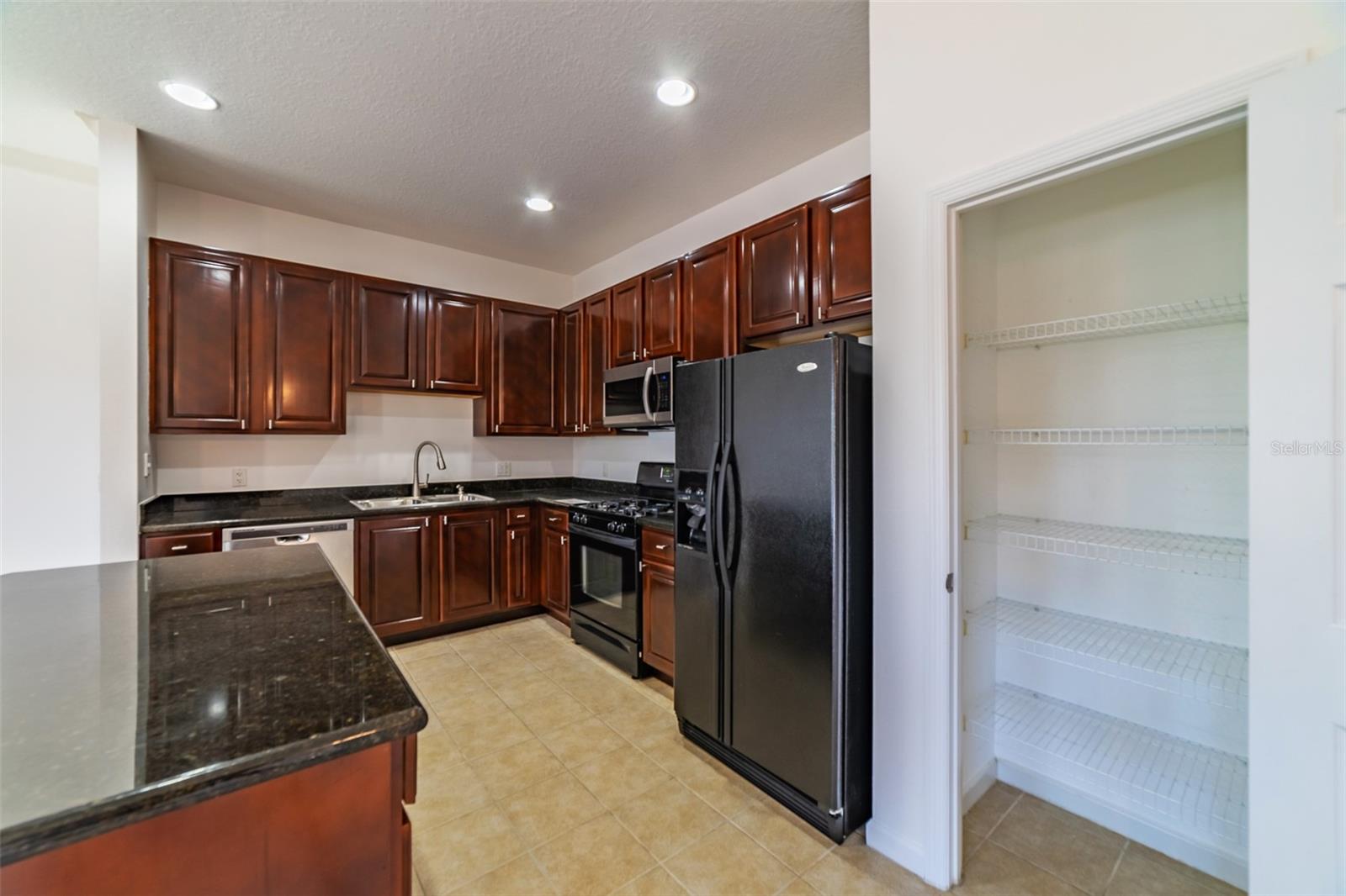 MURPHYS PLACE - Residential Lease