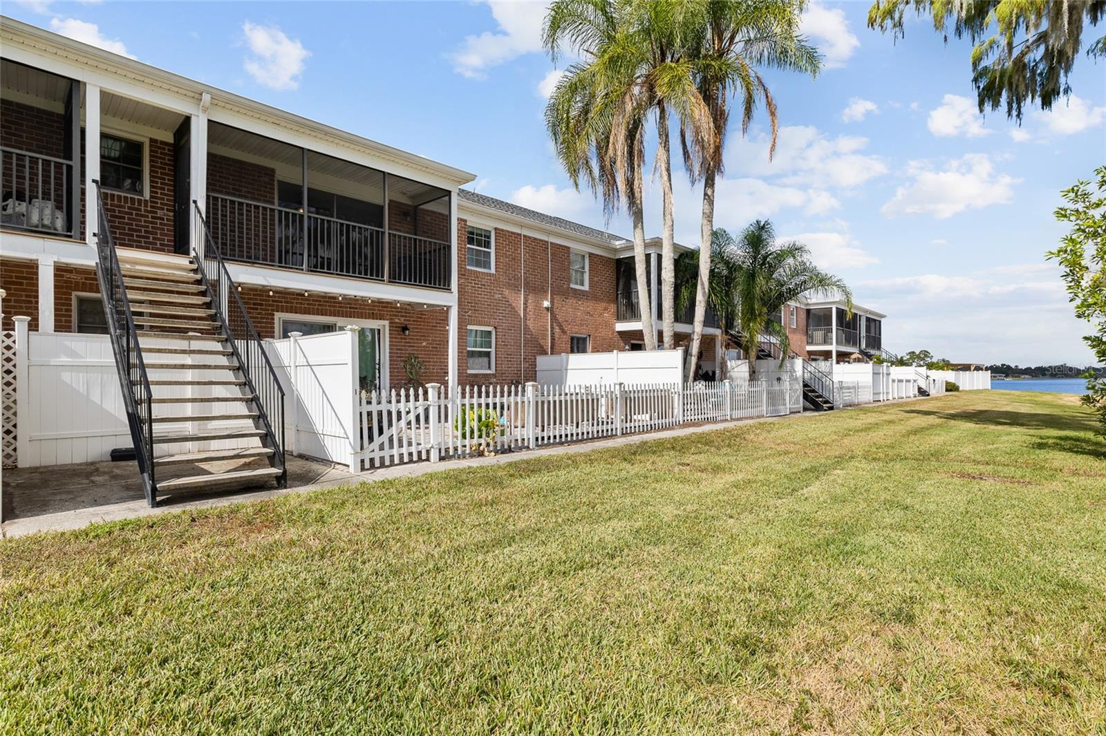 WHISPERING OAKS - Residential