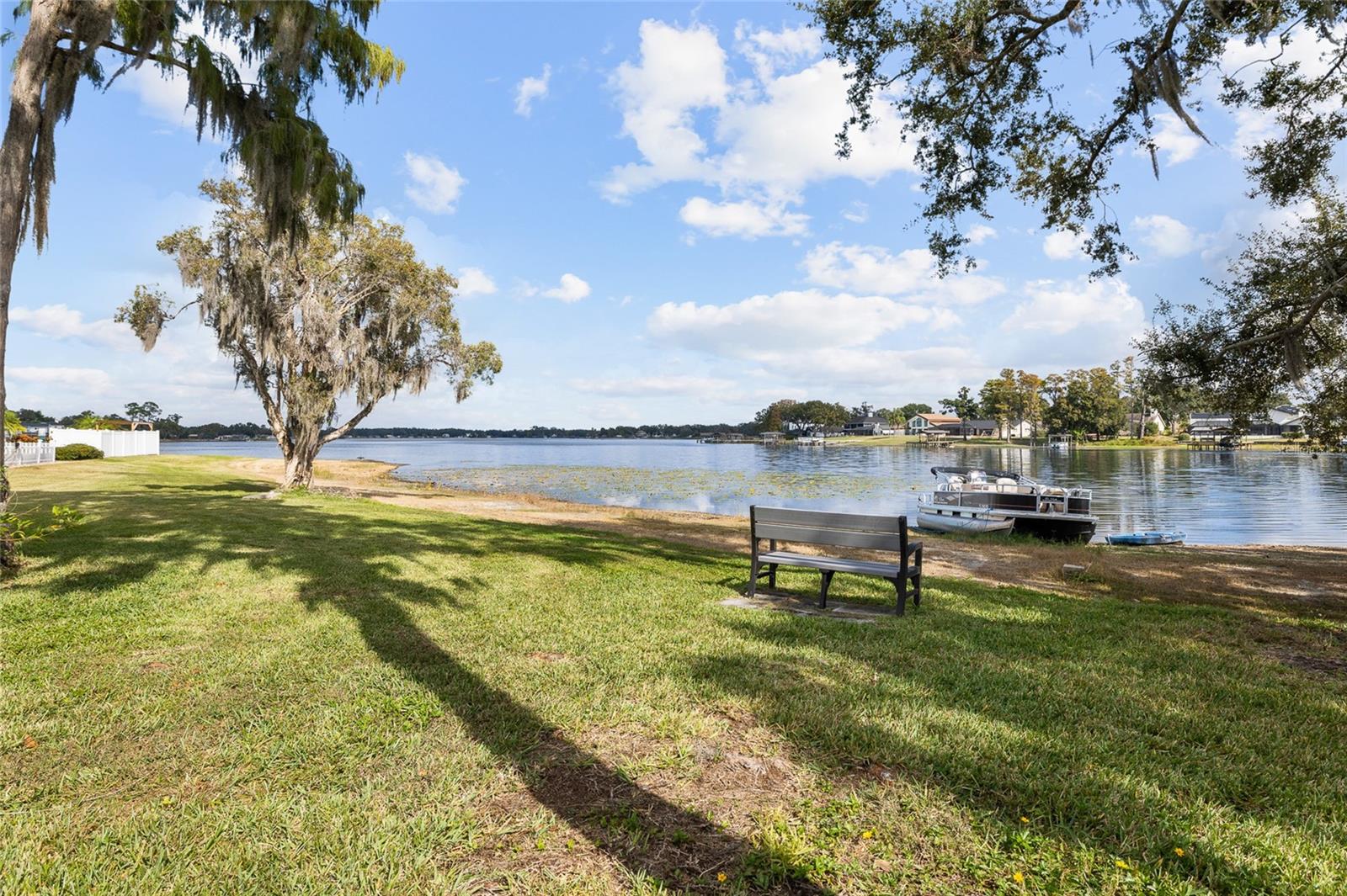 WHISPERING OAKS - Residential