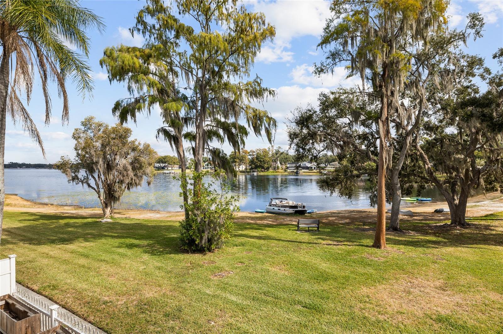 WHISPERING OAKS - Residential