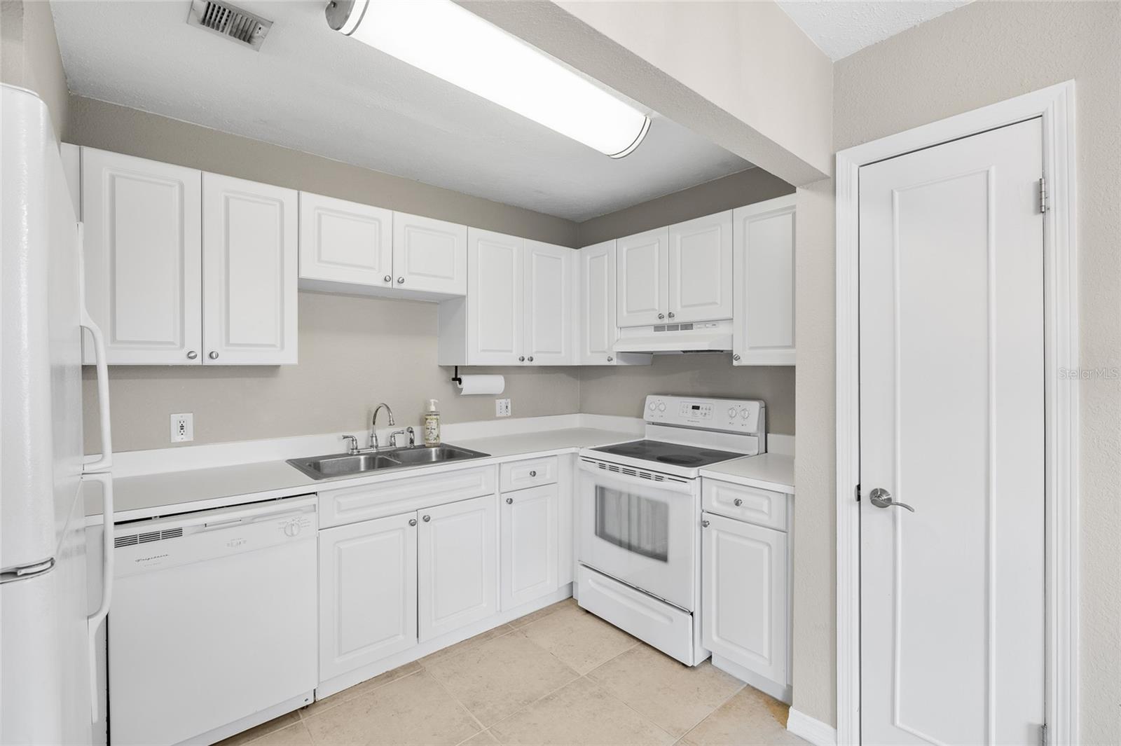 WHISPERING OAKS - Residential