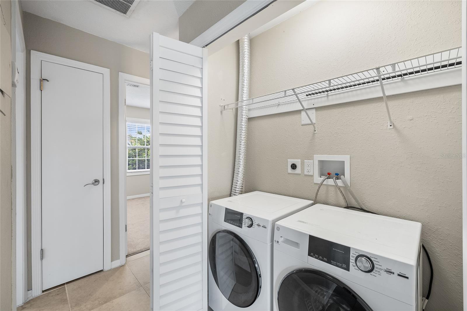 WHISPERING OAKS - Residential