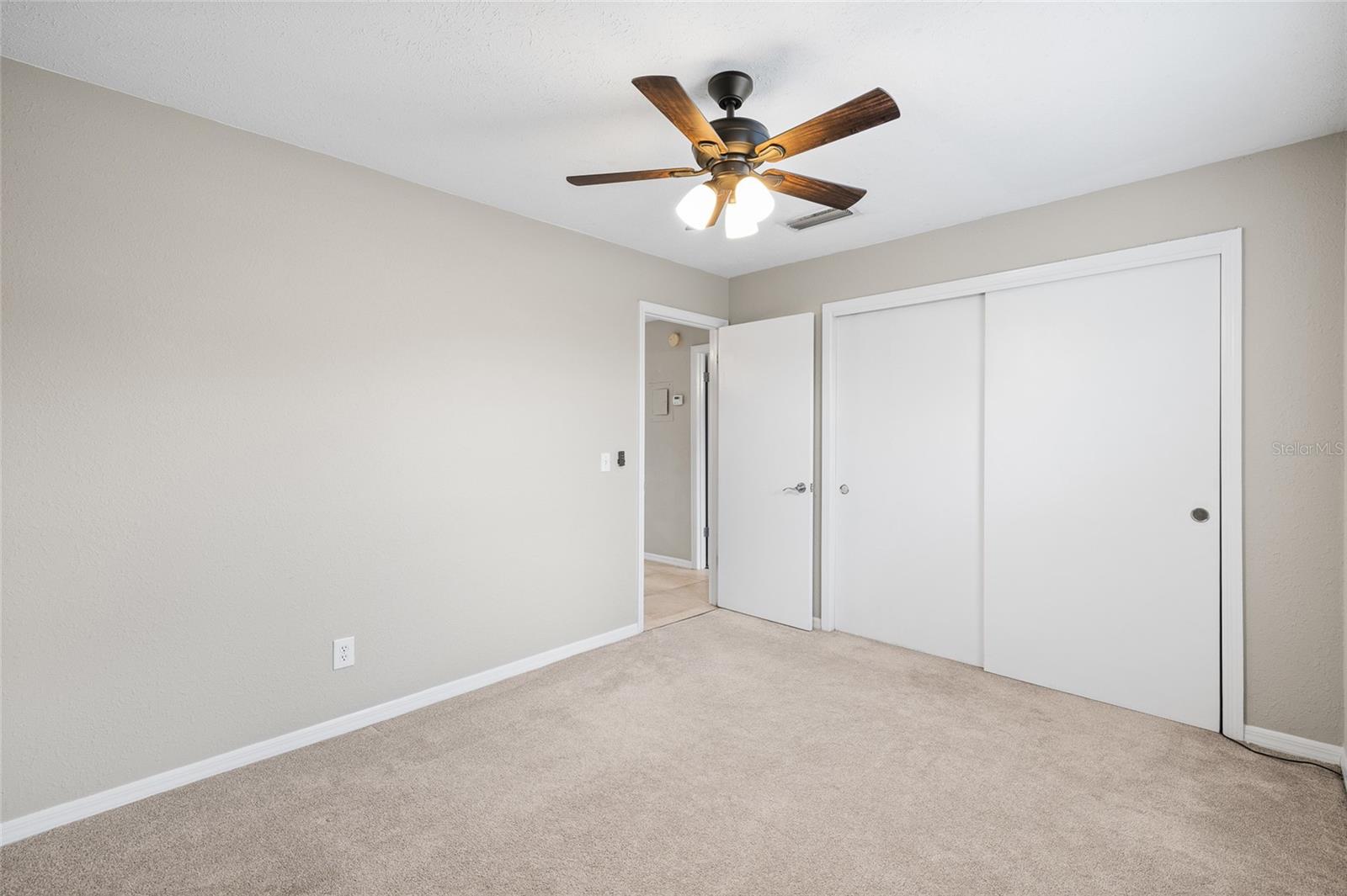 WHISPERING OAKS - Residential