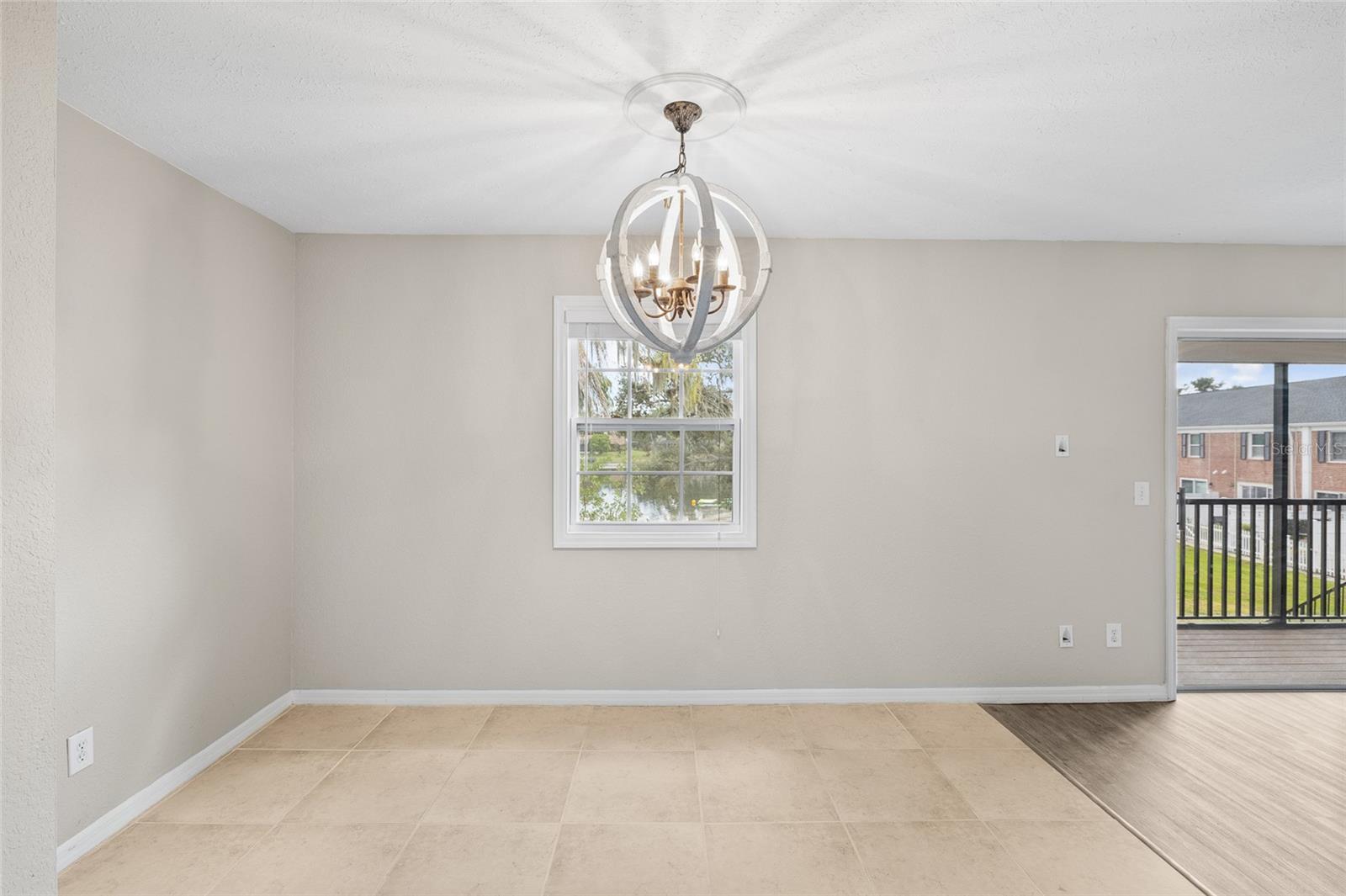 WHISPERING OAKS - Residential