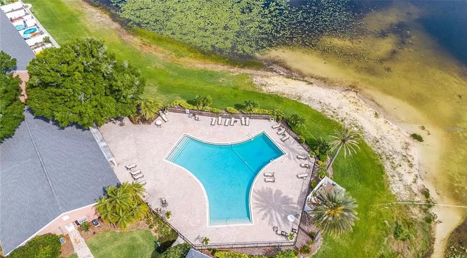 WHISPERING OAKS - Residential