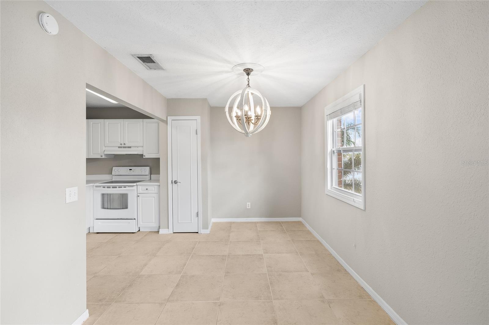 WHISPERING OAKS - Residential