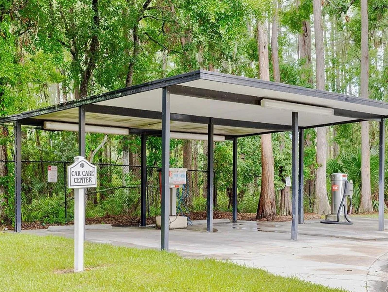 WHISPERING OAKS - Residential