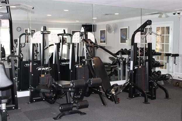 WHISPERING OAKS - Residential