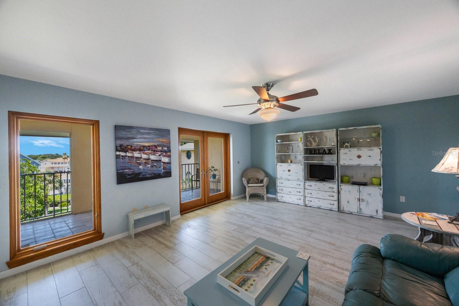 1125 PINELLAS BAYWAY S 305