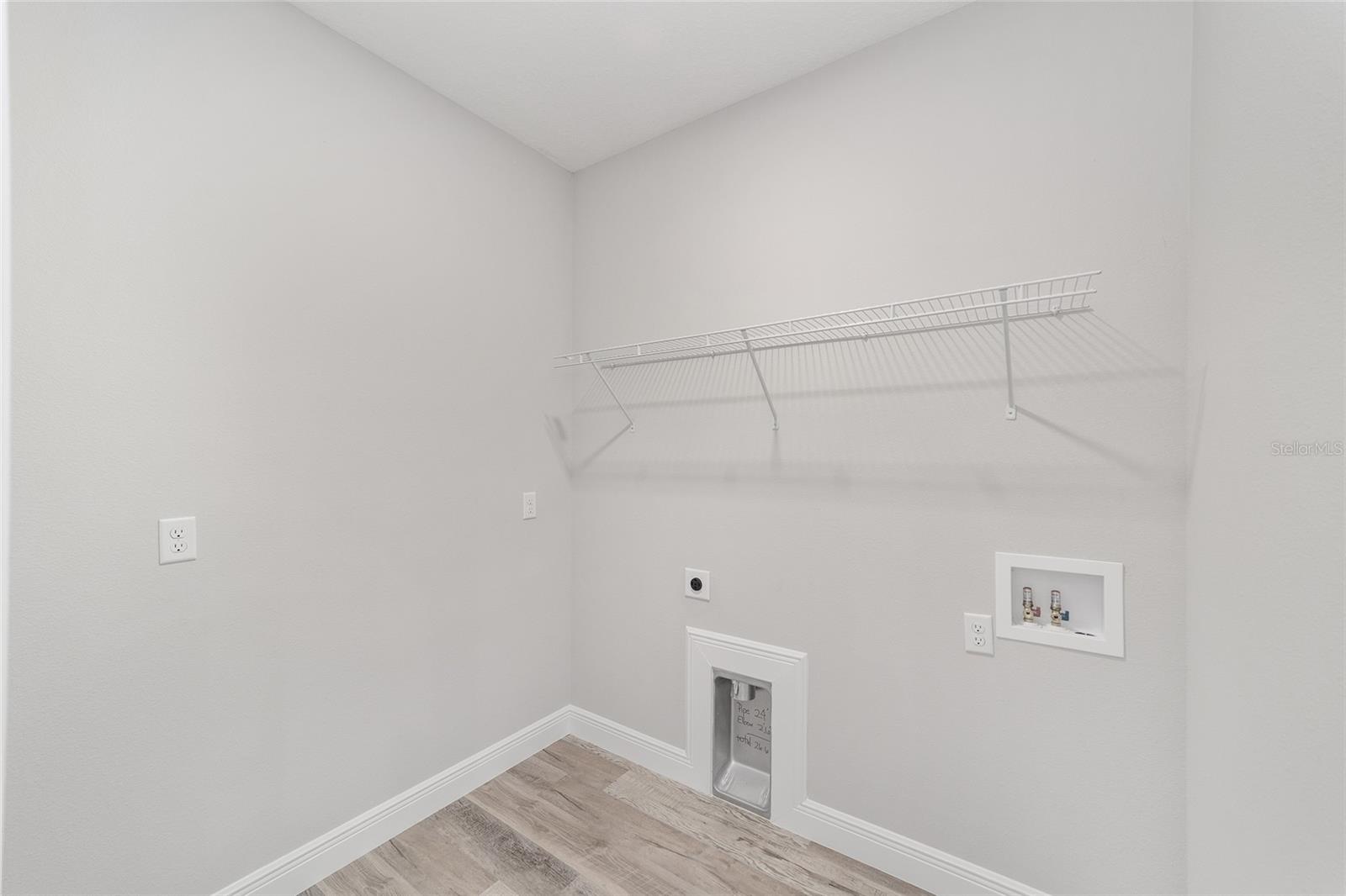 WILLISTON HYLNDS GOLF & C CLUB ESTATE - Residential Lease