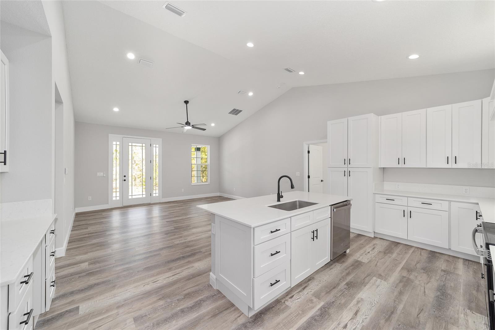 WILLISTON HYLNDS GOLF & C CLUB ESTATE - Residential Lease