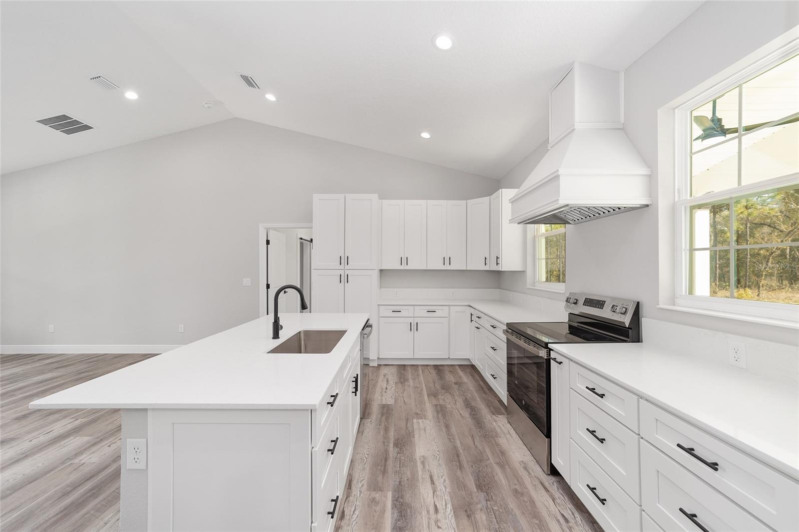 WILLISTON HYLNDS GOLF & C CLUB ESTATE - Residential Lease