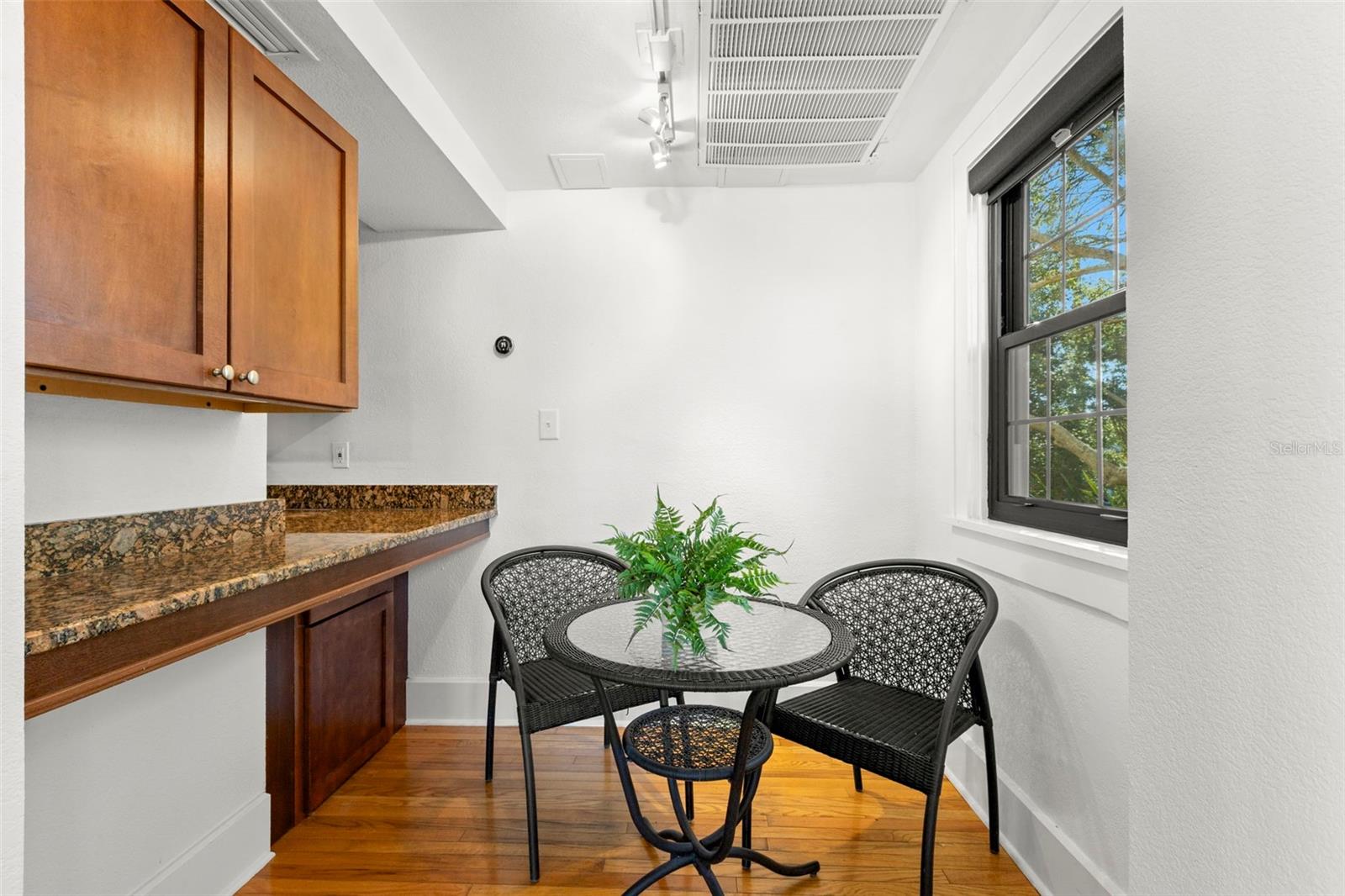 HEGRADO CONDO - Residential