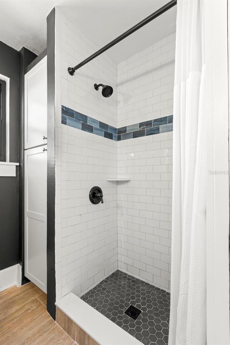 HEGRADO CONDO - Residential