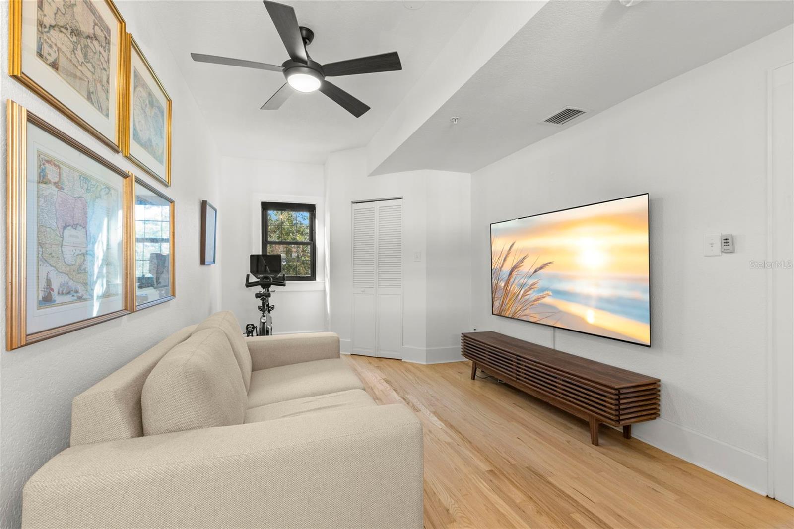 HEGRADO CONDO - Residential