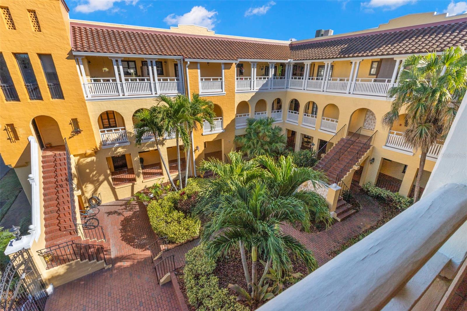 HEGRADO CONDO - Residential