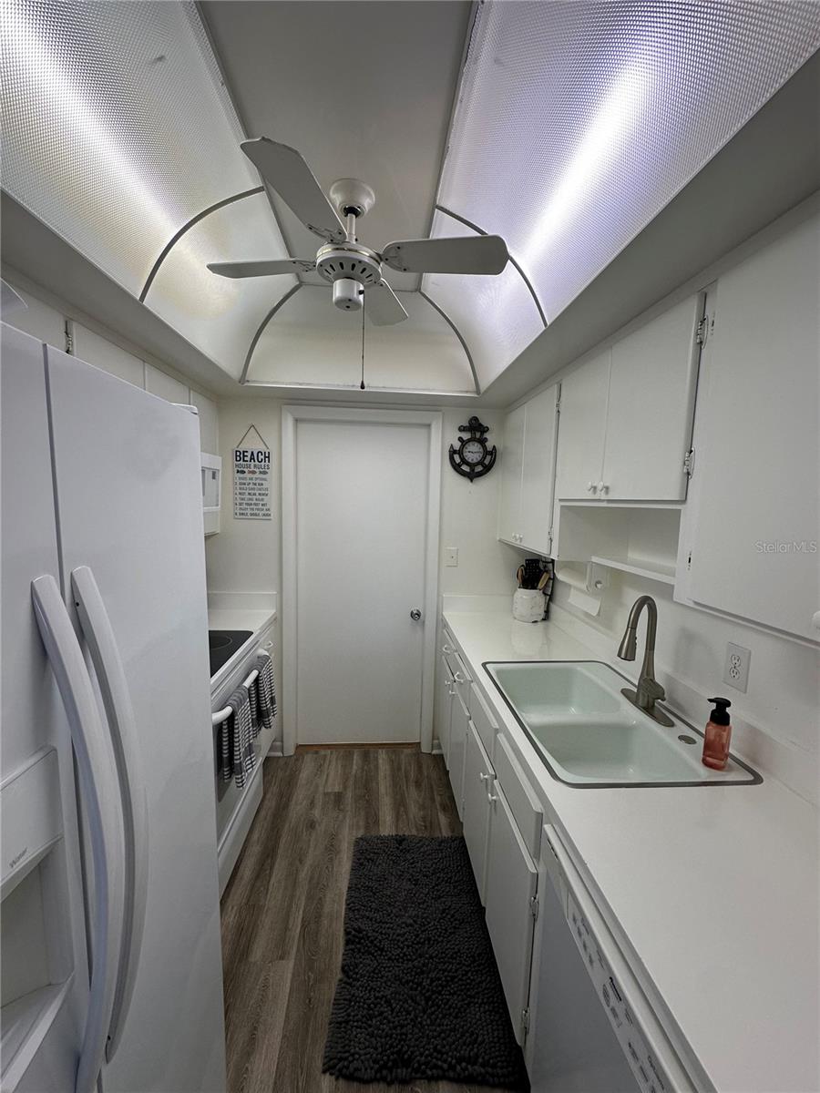 BEACH HARBOR CLUB - Residential Lease