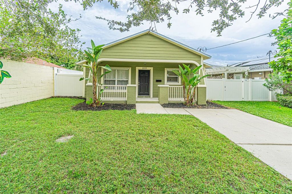 Photo of 2105 W Carmen Street, Tampa, FL 33606 (MLS # TB8425733)