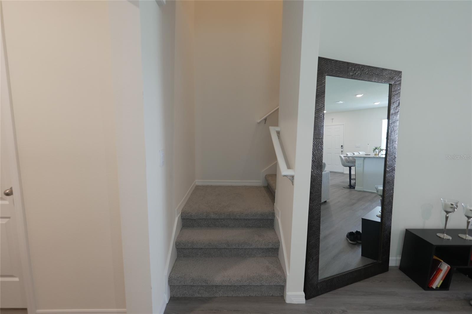 SOUTH MEWS/AVIAN POINTE - Residential Lease